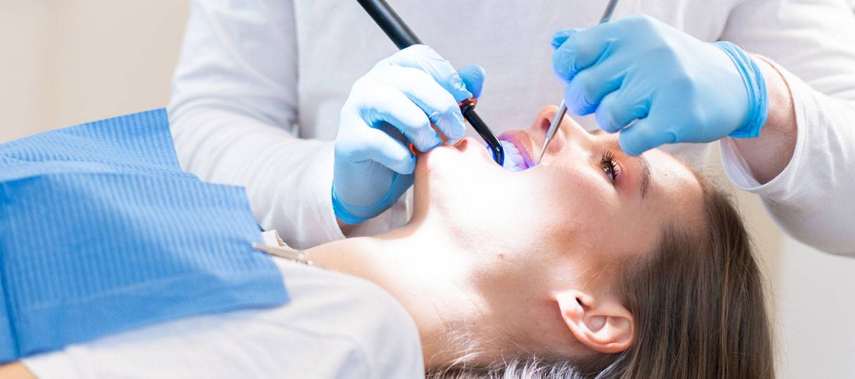 zahnarzt-narkose-berlin-kudamm1 Patient wird unter Sedierung behandelt